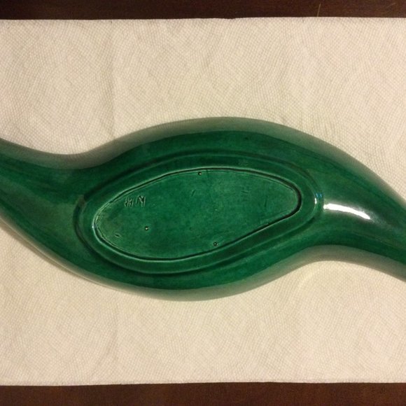 Handmade Green ceramic dish long bowl leaf shaped glossy signed - Picture 9 of 9